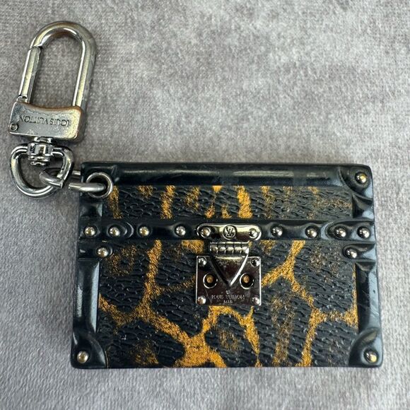 Louis Vuitton Petite Malle Leopard Bag Charm - Picture 3 of 7